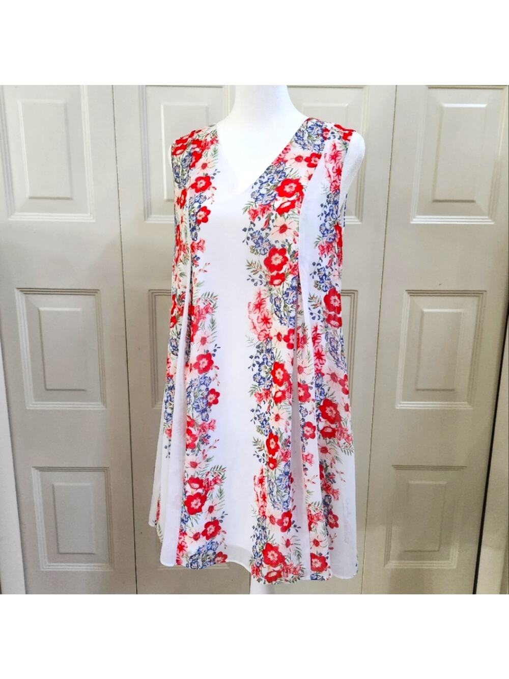 BCBGeneration Women's Sleeveless V Neck Bow Back Floral White Summer Dress S